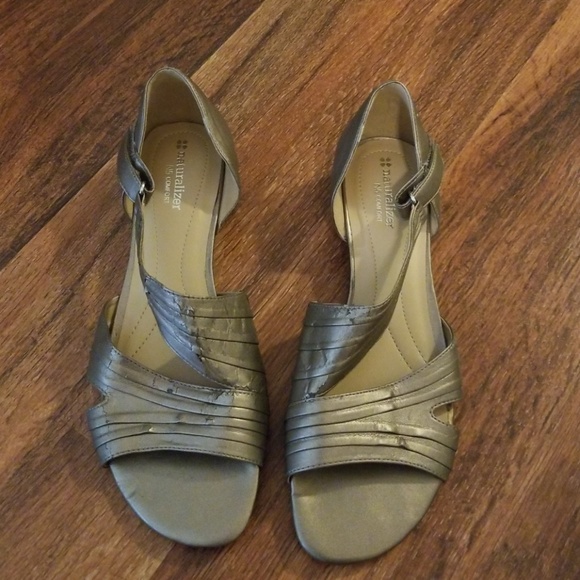 naturalizer flat sandals